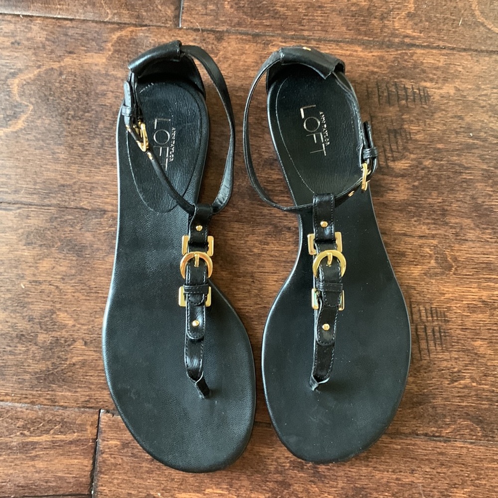 New LOFT Black Thong Ankle Strap Gold Buckle Detail Sandals Size 6.5